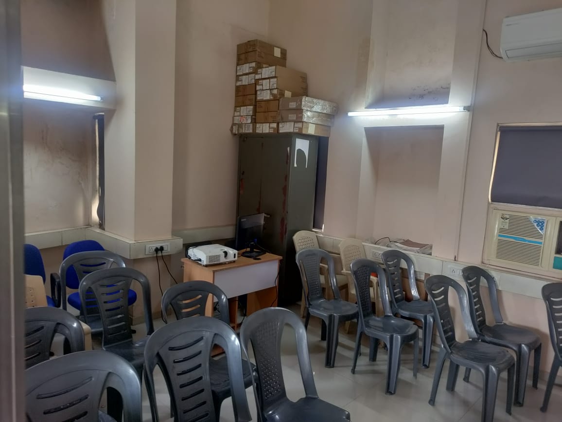 PROJECTOR & CLASS ROOM